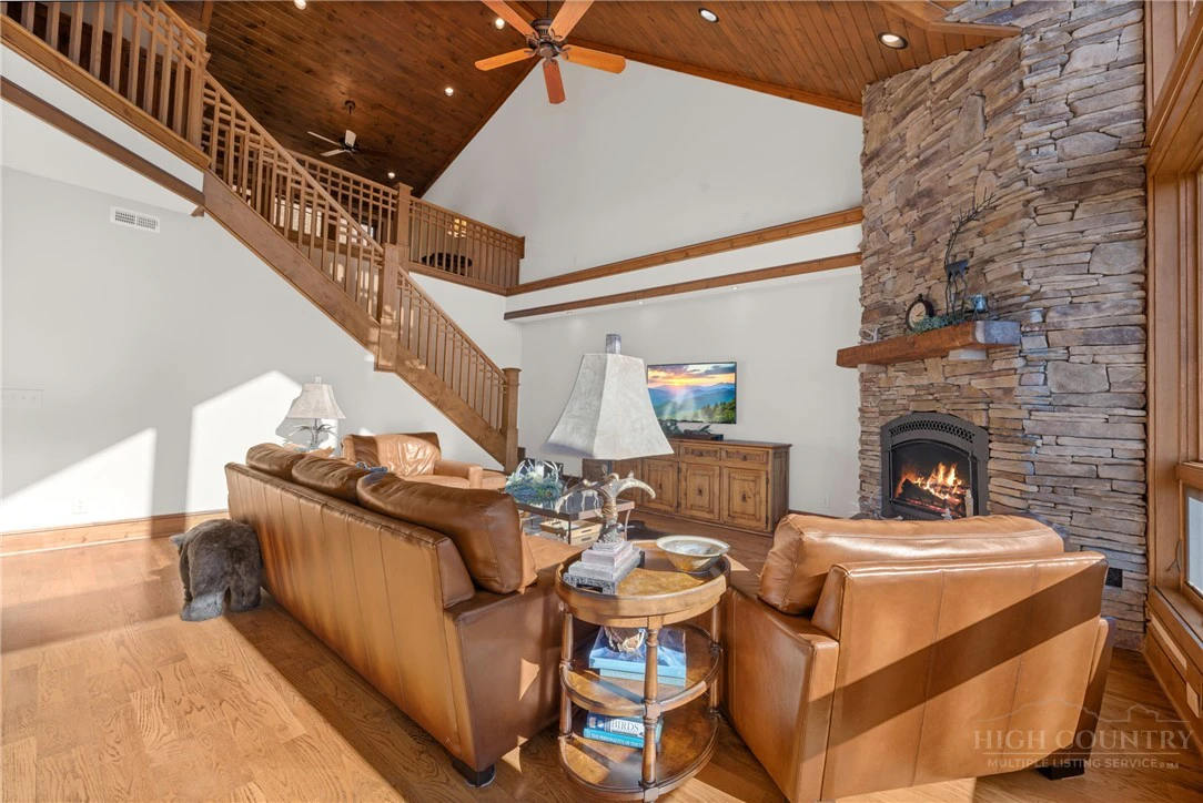 Image number 10 for the current listing