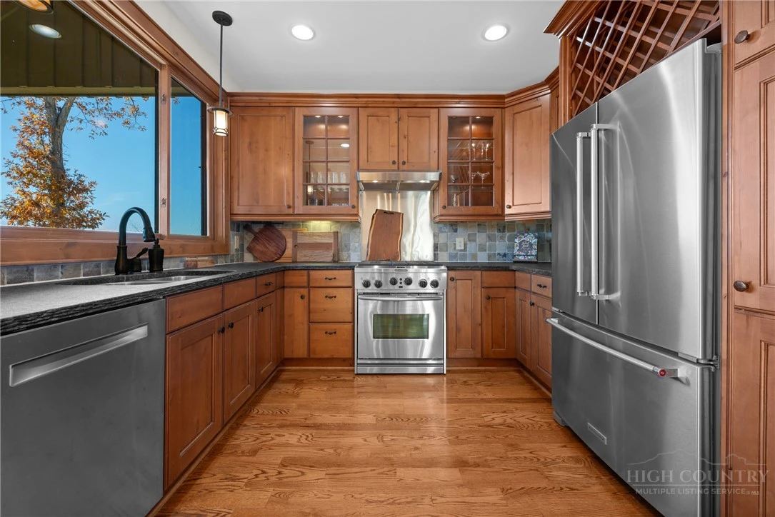 Image number 11 for the current listing