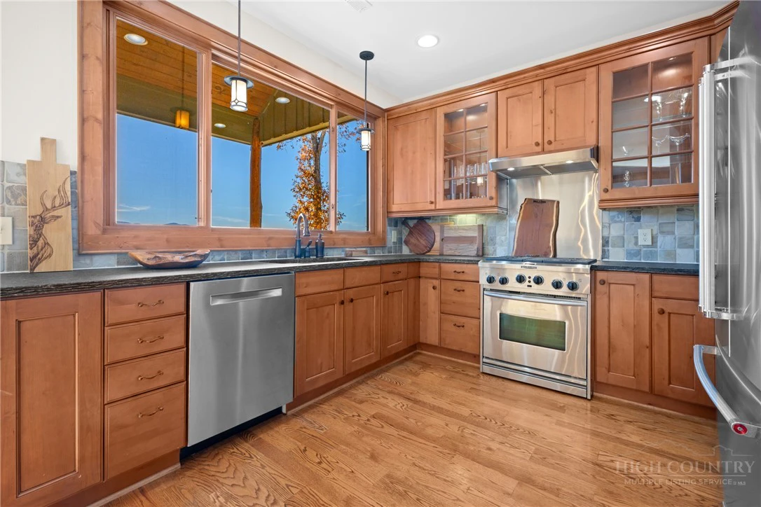 Image number 12 for the current listing