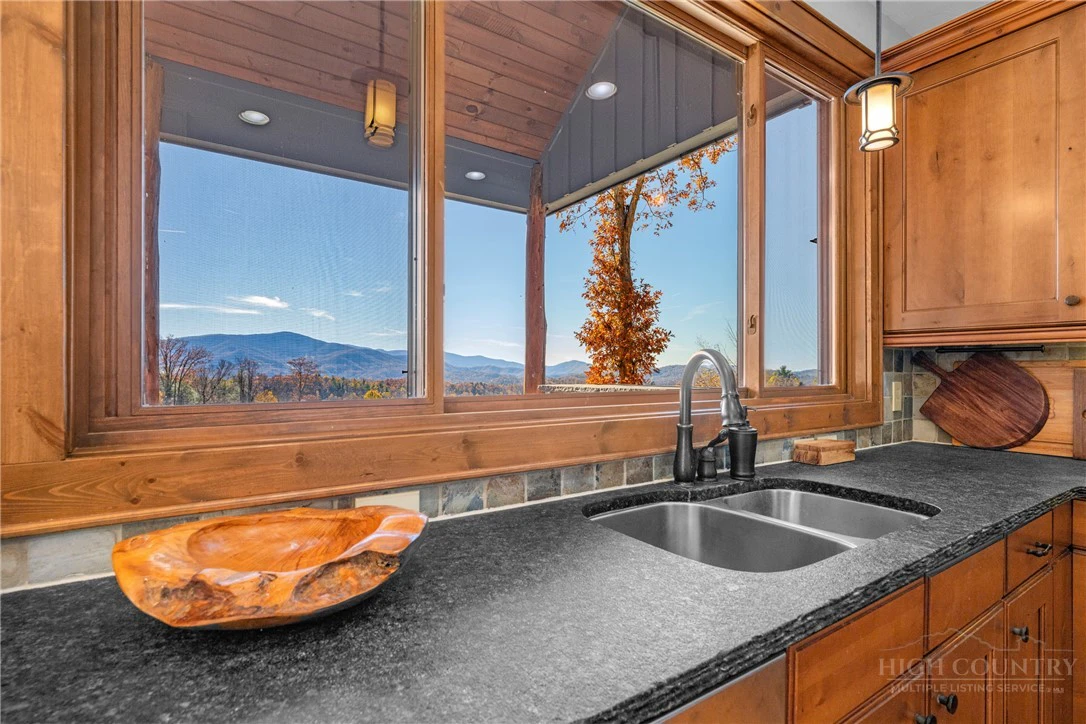 Image number 14 for the current listing