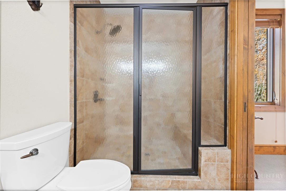Image number 20 for the current listing