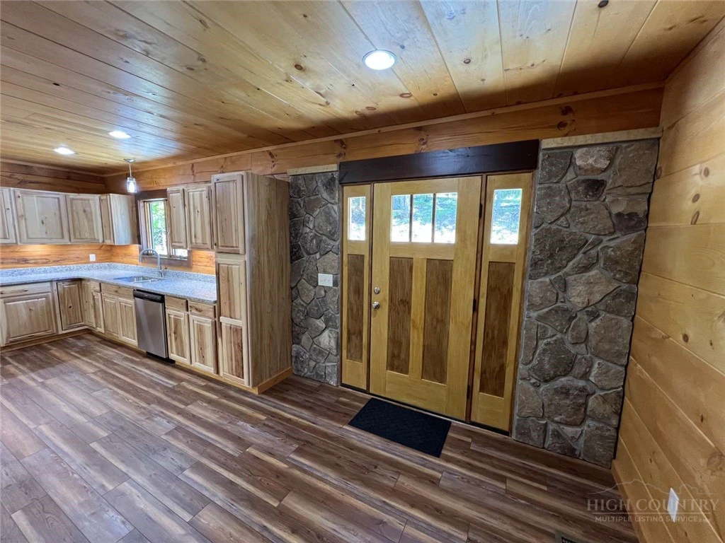 Image number 21 for the current listing