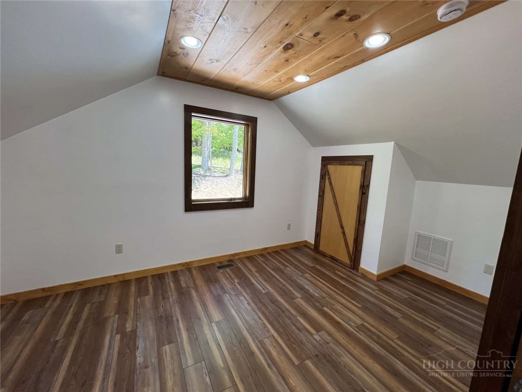 Image number 12 for the current listing