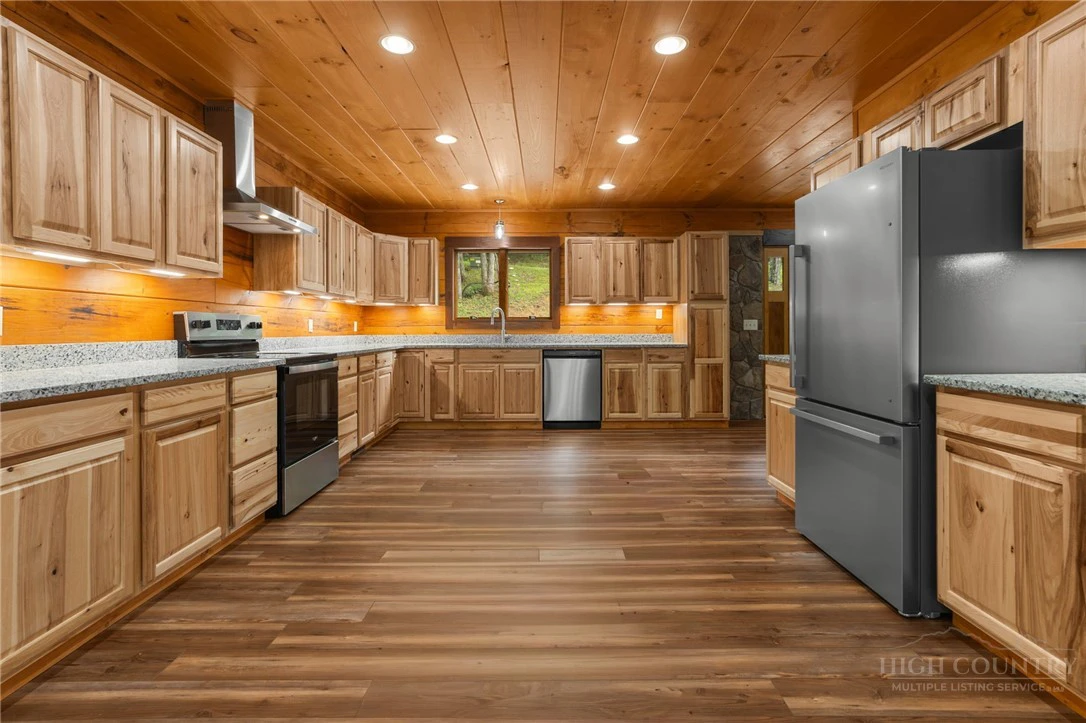Image number 3 for the current listing
