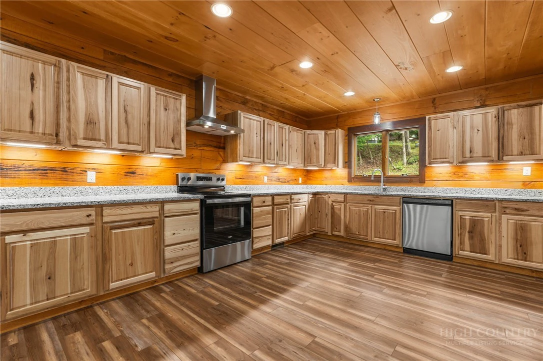 Image number 4 for the current listing