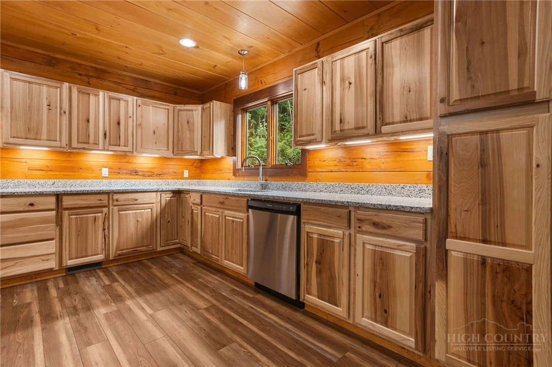 Image number 5 for the current listing