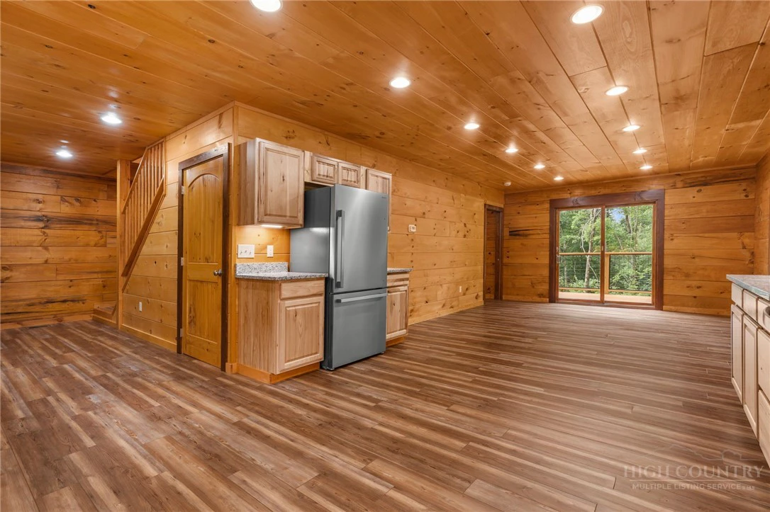 Image number 7 for the current listing