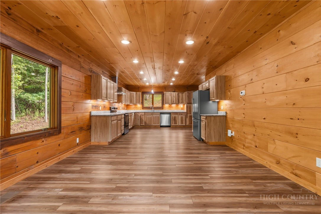 Image number 9 for the current listing
