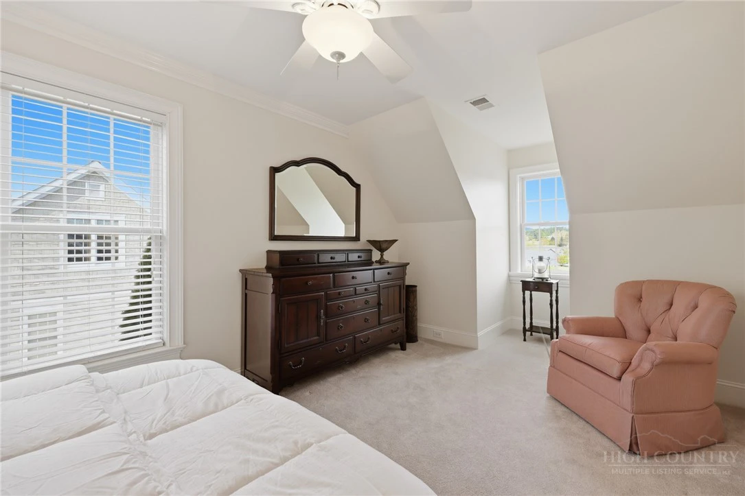 Image number 14 for the current listing