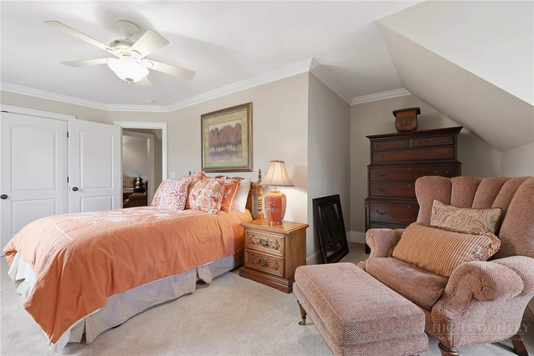 Image number 5 for the current listing