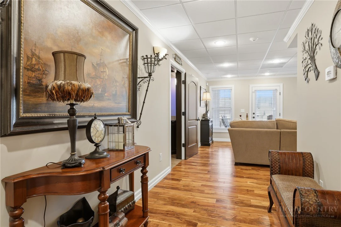 Image number 7 for the current listing