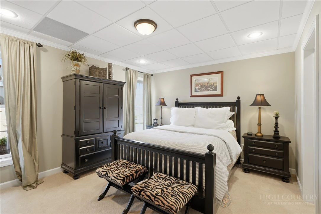 Image number 9 for the current listing