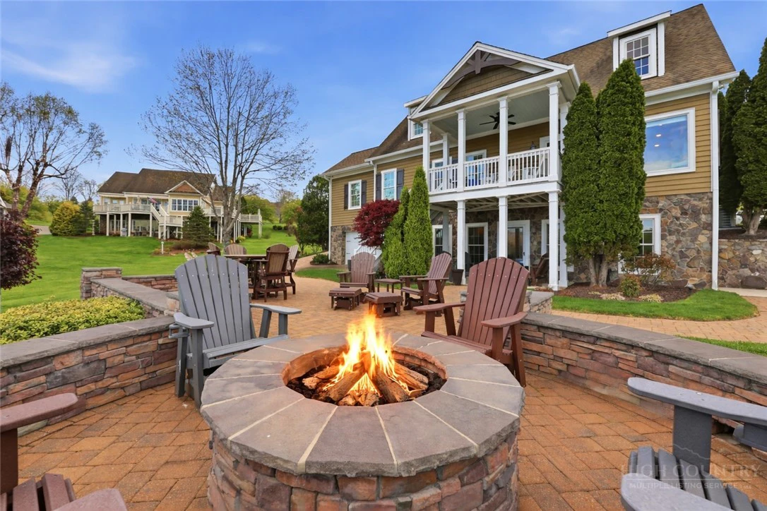 Image number 16 for the current listing