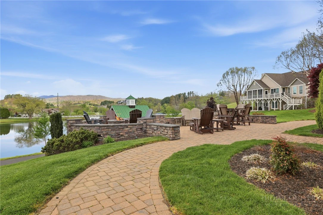 Image number 17 for the current listing