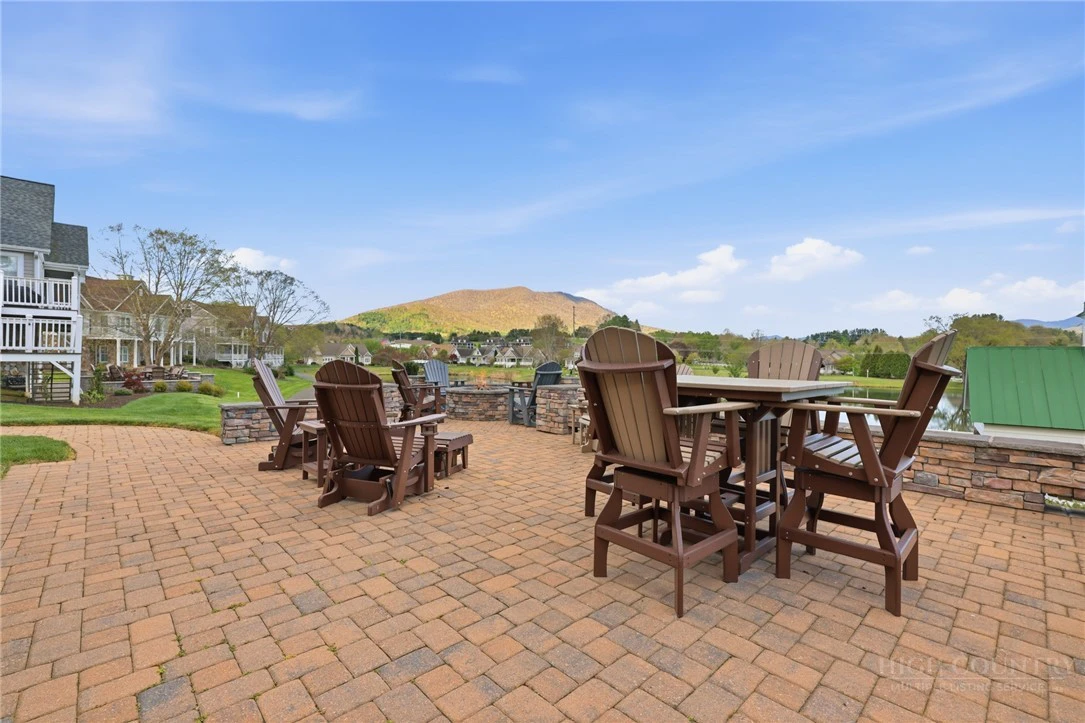 Image number 18 for the current listing