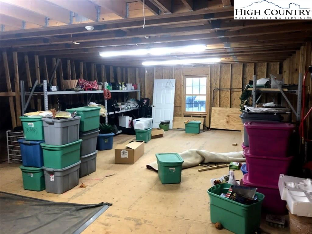 Image number 11 for the current listing