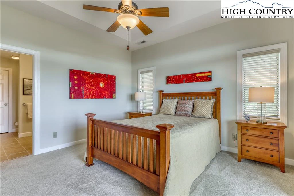 Image number 14 for the current listing