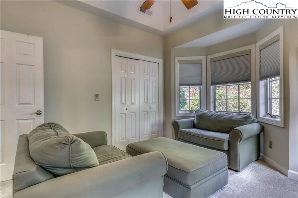 Image number 5 for the current listing