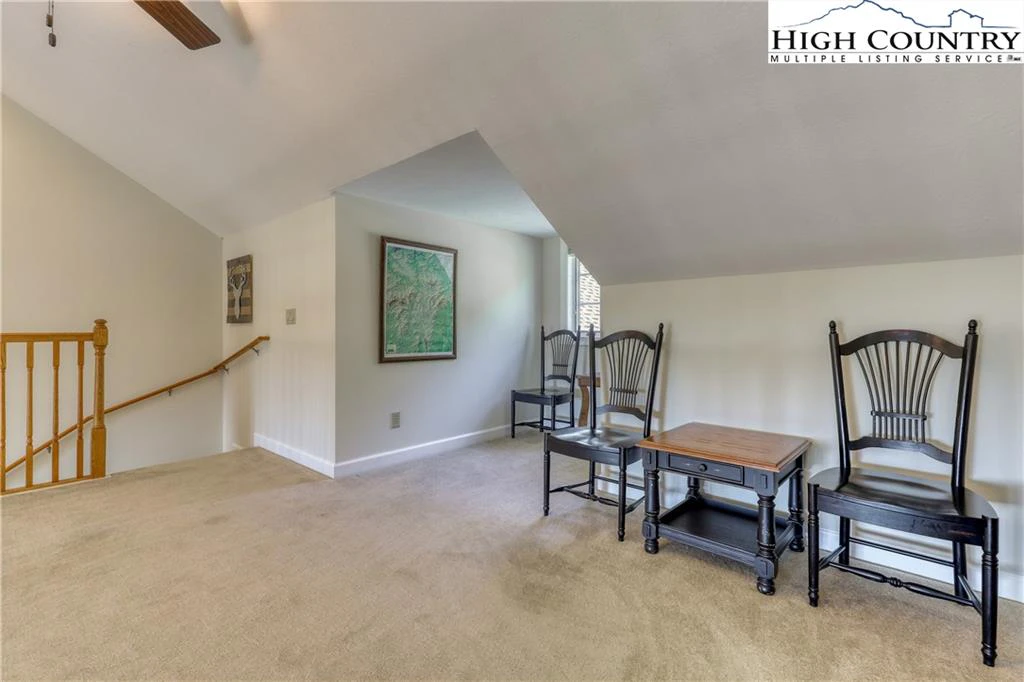 Image number 11 for the current listing