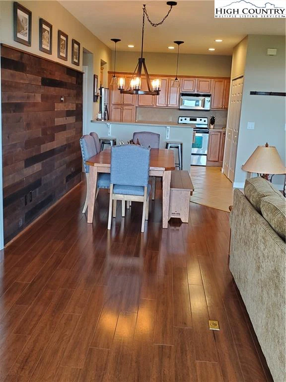 Image number 9 for the current listing