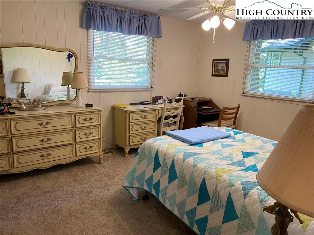 Image number 11 for the current listing