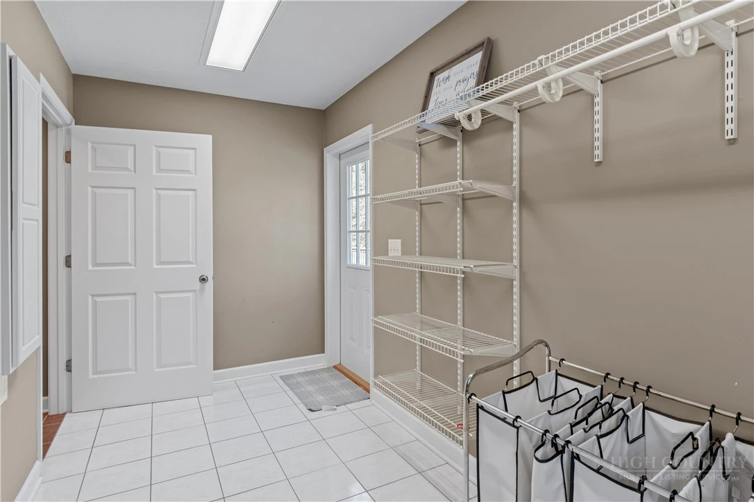 Image number 14 for the current listing