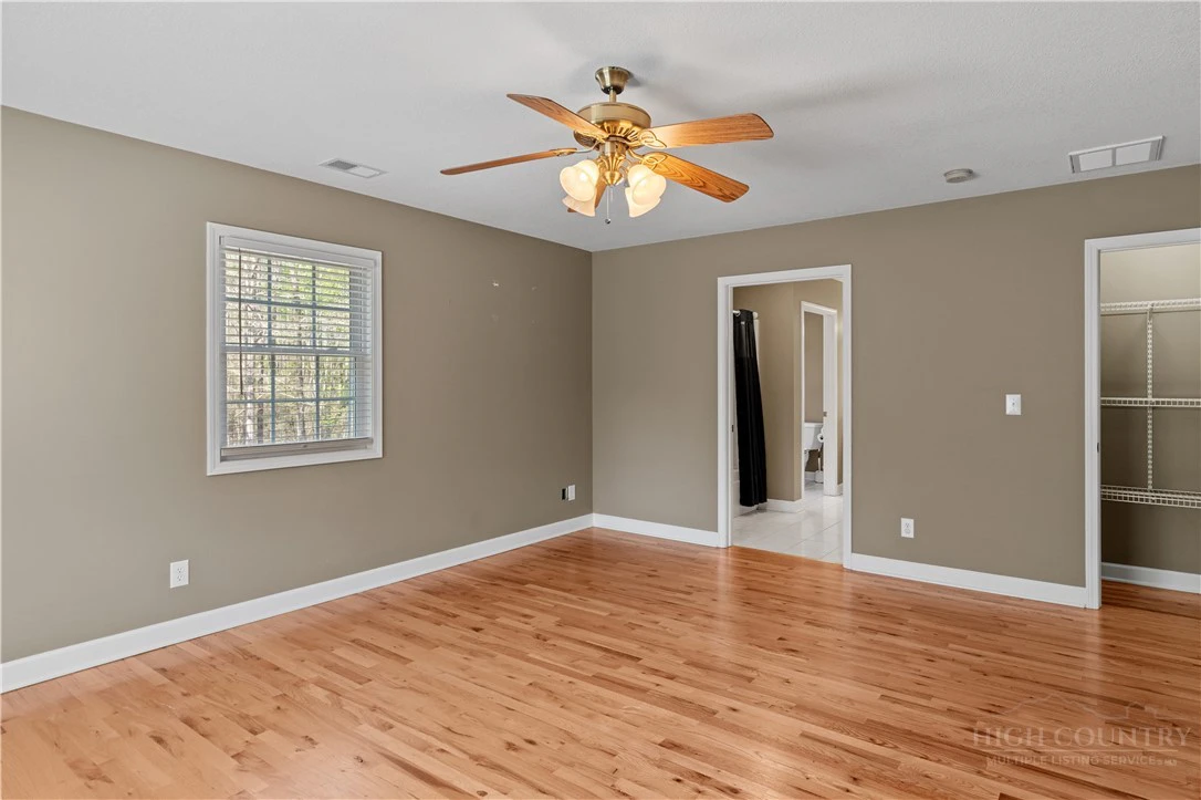 Image number 4 for the current listing