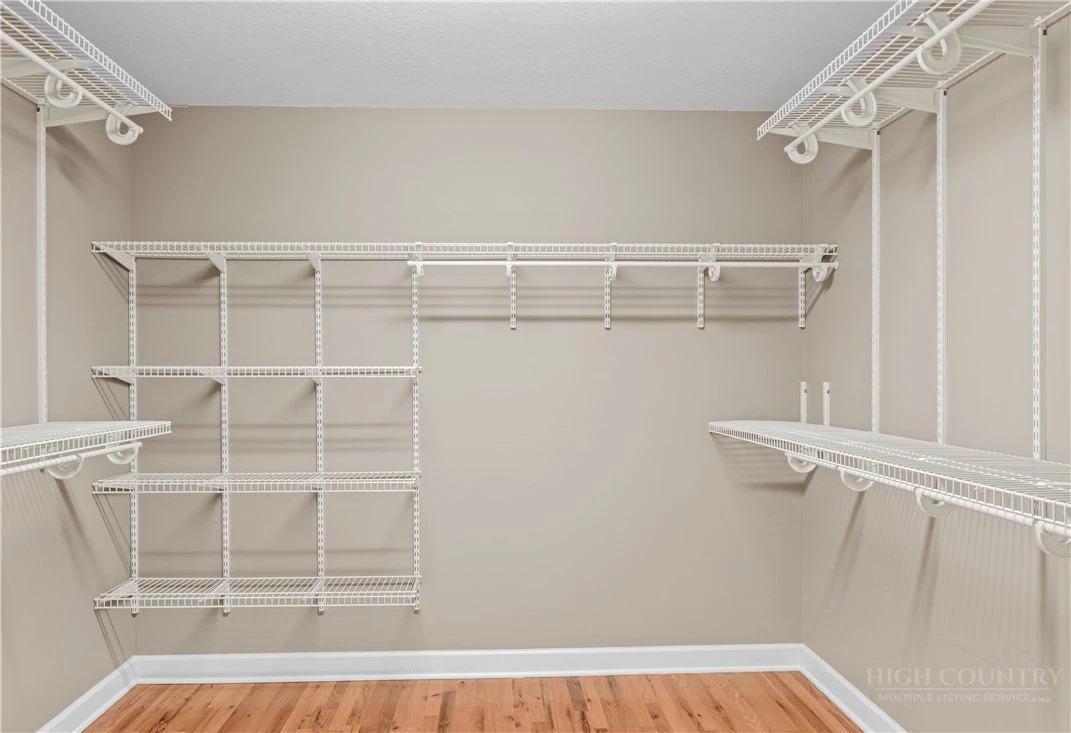 Image number 7 for the current listing