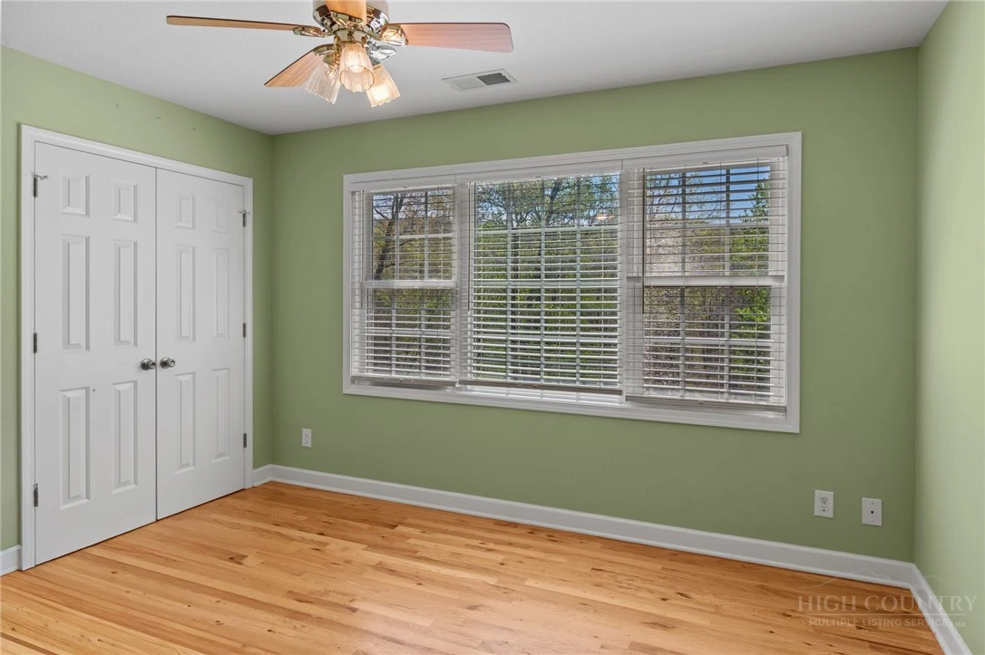 Image number 10 for the current listing