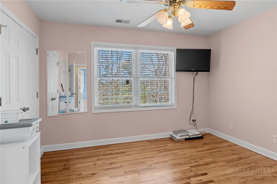Image number 12 for the current listing