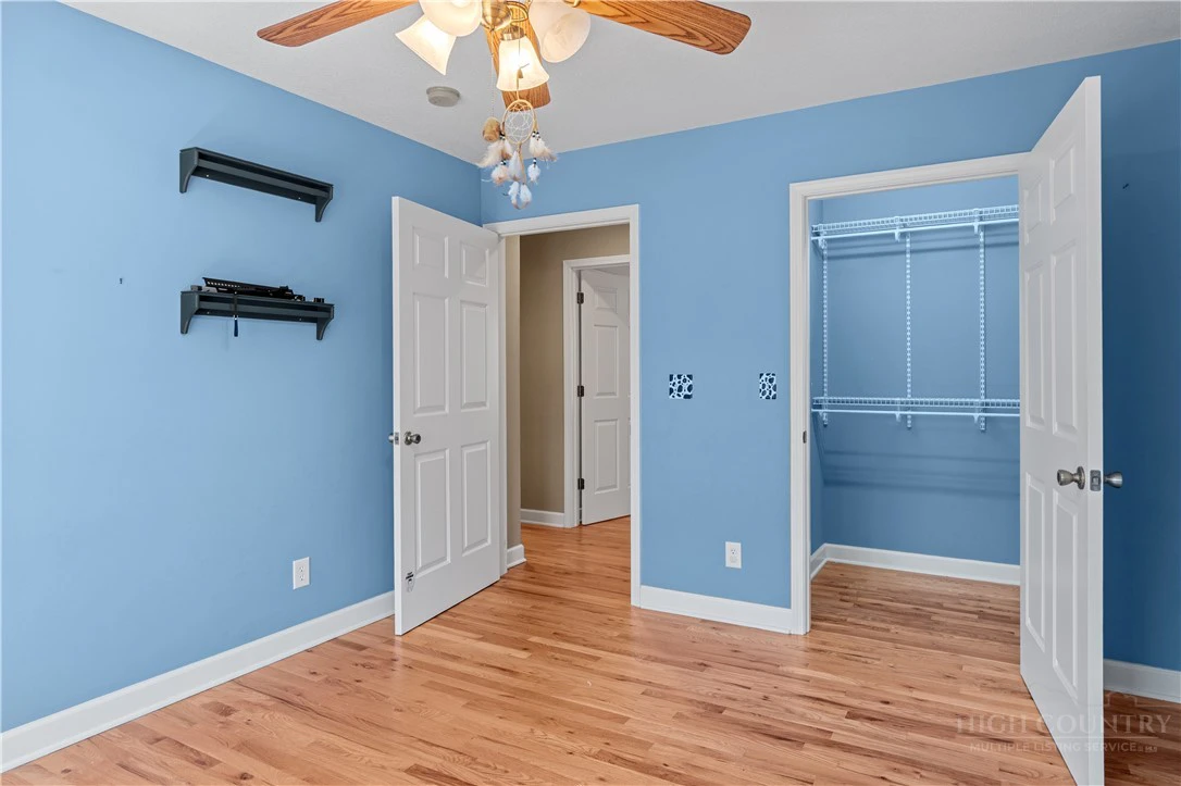 Image number 2 for the current listing