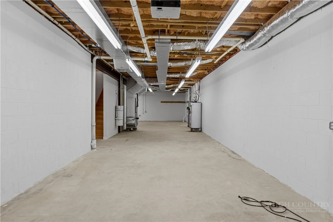 Image number 15 for the current listing