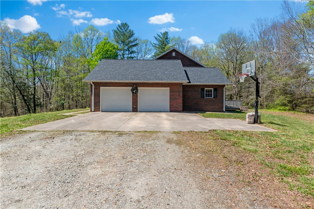 Image number 19 for the current listing