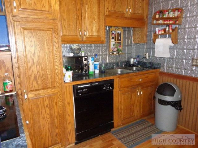 Image number 13 for the current listing