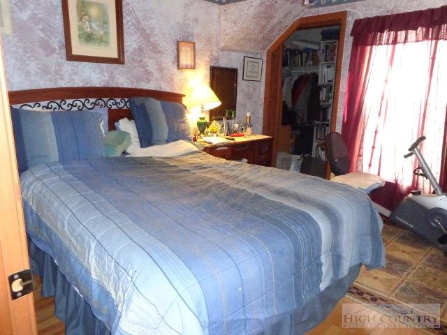Image number 15 for the current listing
