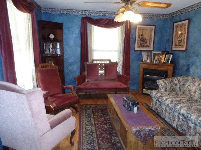 Image number 16 for the current listing