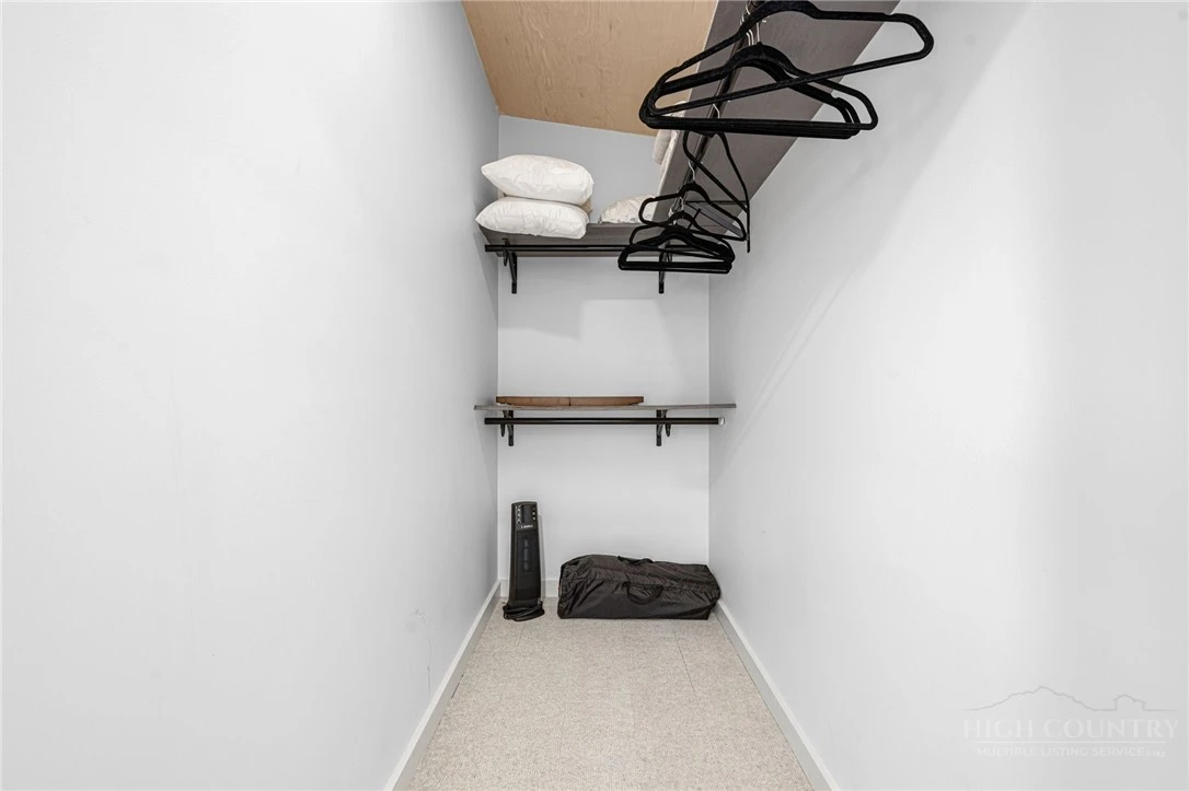 Image number 6 for the current listing