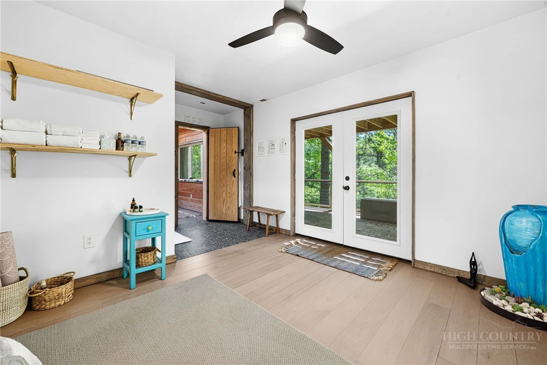 Image number 7 for the current listing