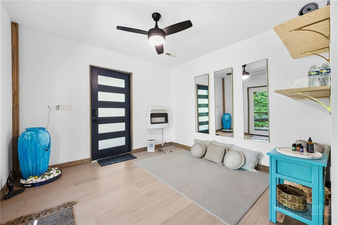 Image number 8 for the current listing