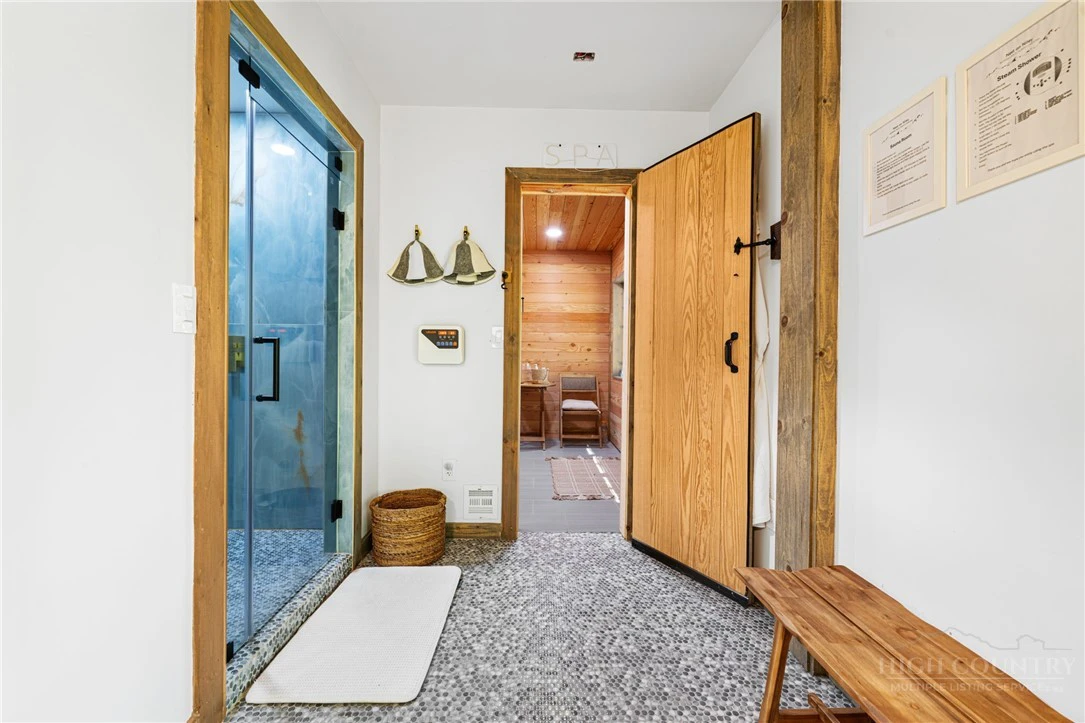 Image number 9 for the current listing