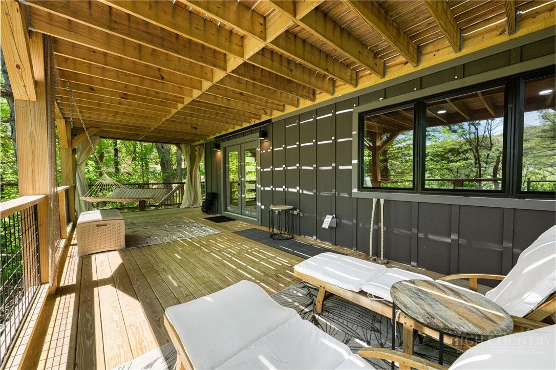 Image number 15 for the current listing