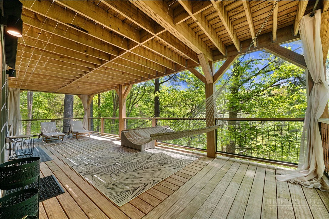 Image number 17 for the current listing