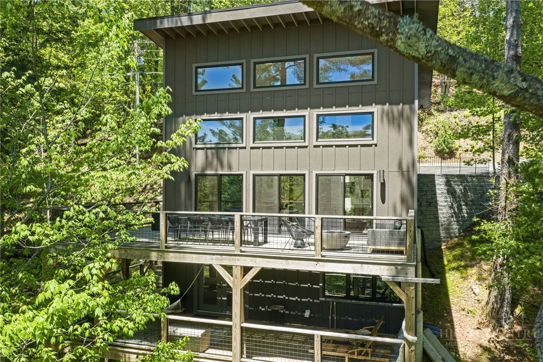 Image number 18 for the current listing