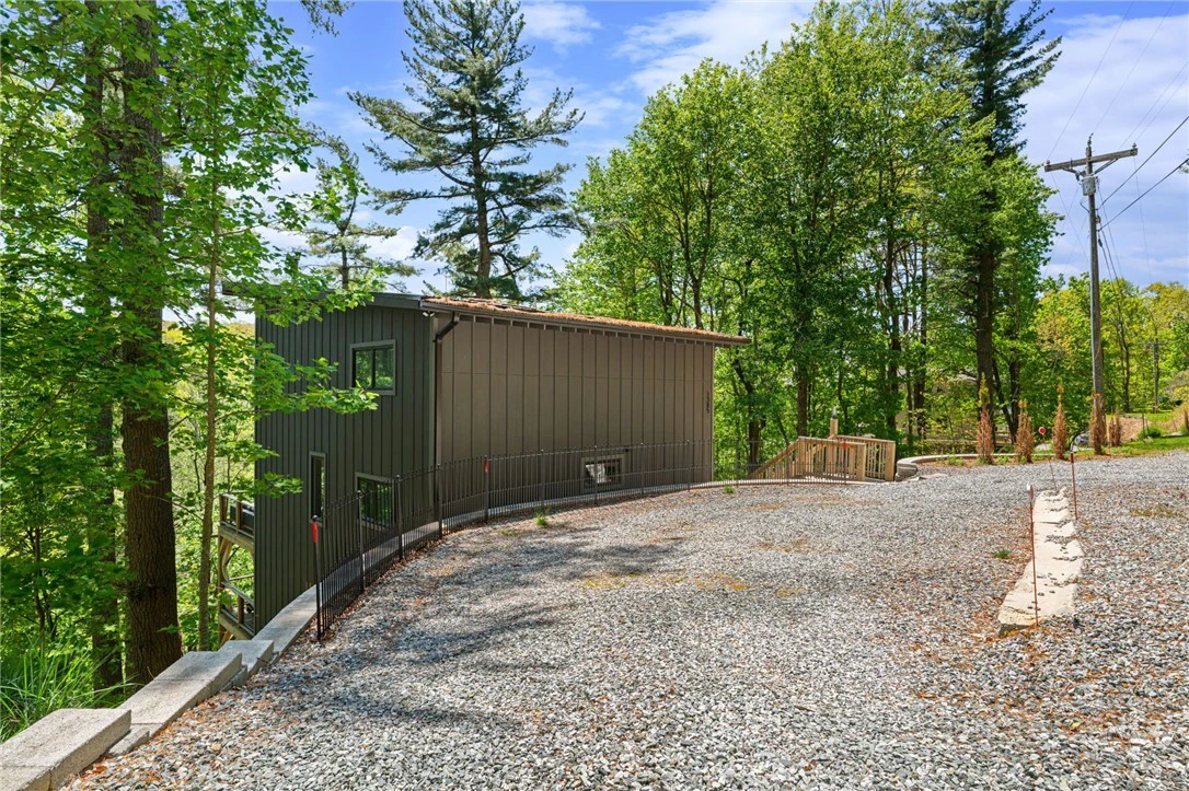 Image number 19 for the current listing