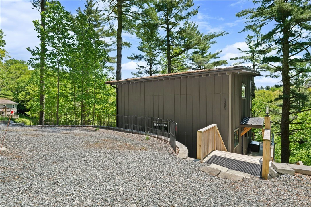 Image number 20 for the current listing