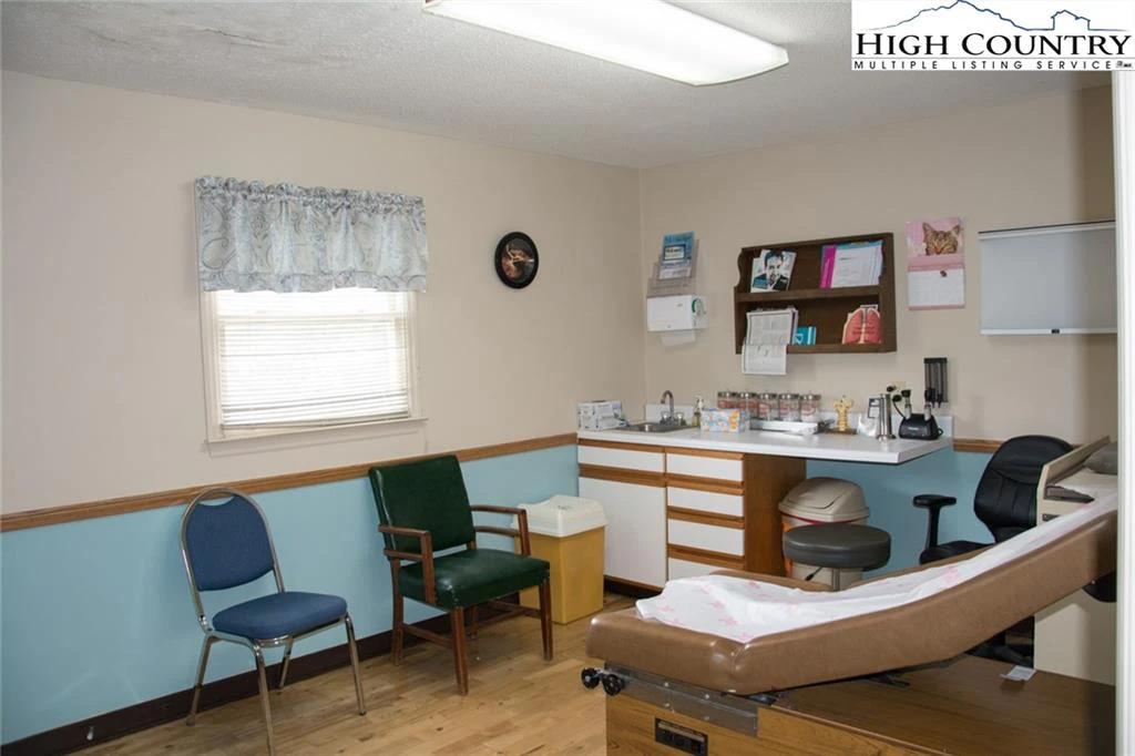 Image number 2 for the current listing