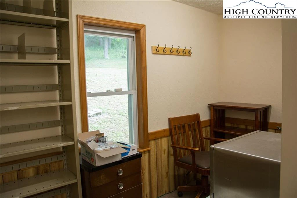 Image number 7 for the current listing