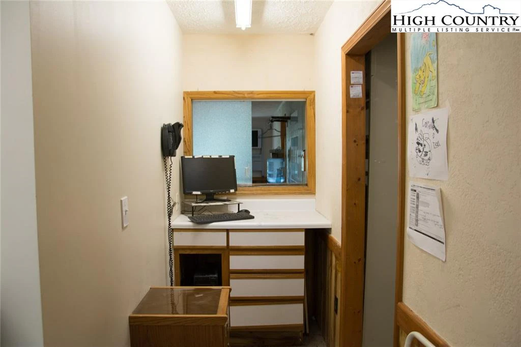 Image number 6 for the current listing