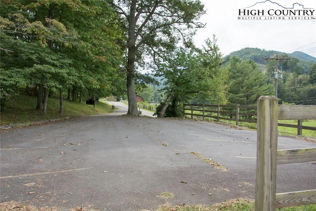 Image number 19 for the current listing