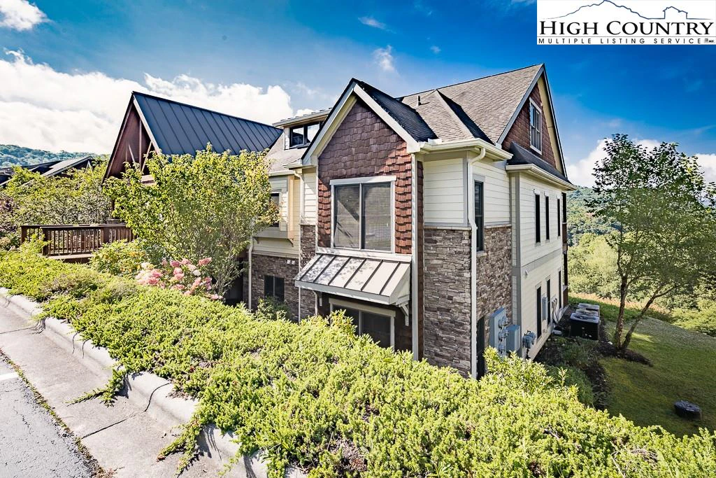 Image number 1 for the current listing